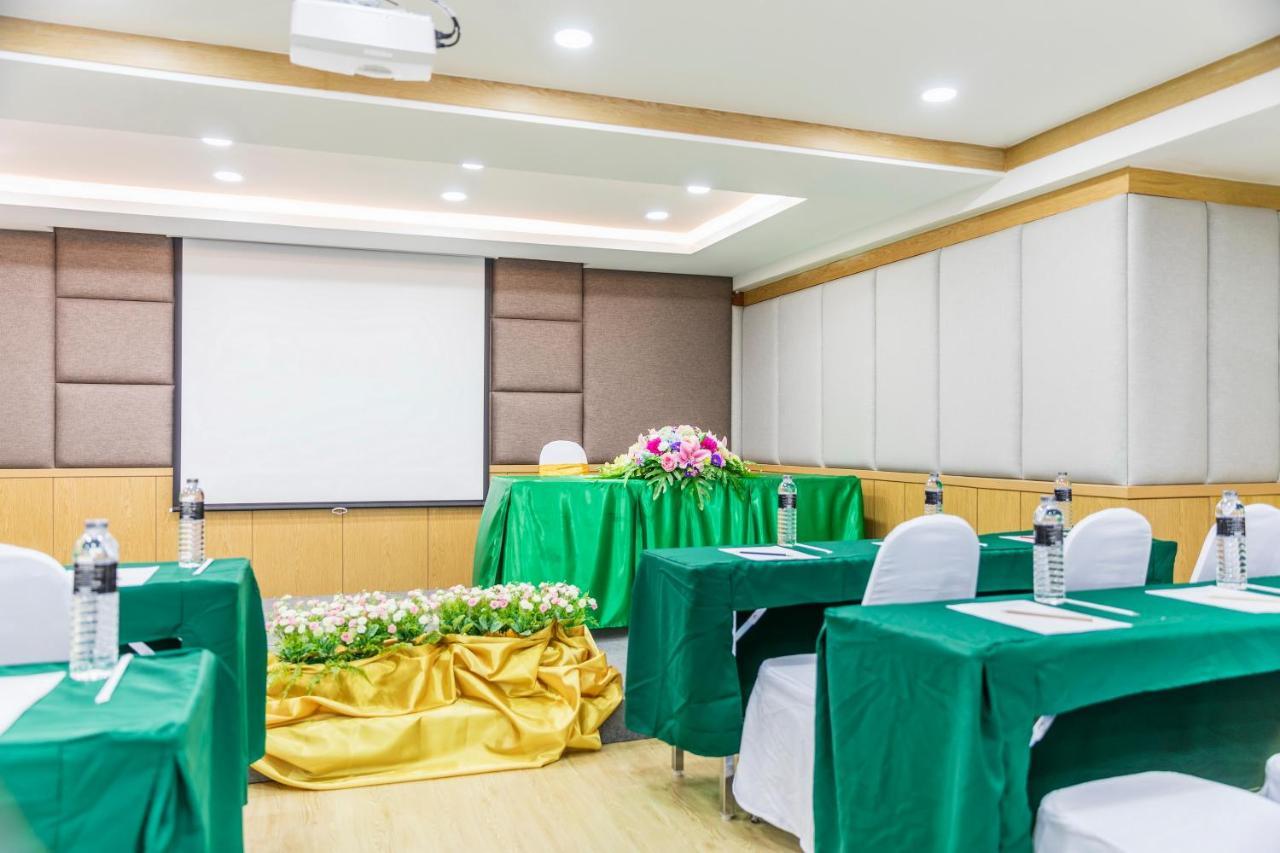 Livotel Hotel Hua Mak Bangkok Buitenkant foto